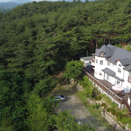 Another World Pension Gyeongju Exterior photo