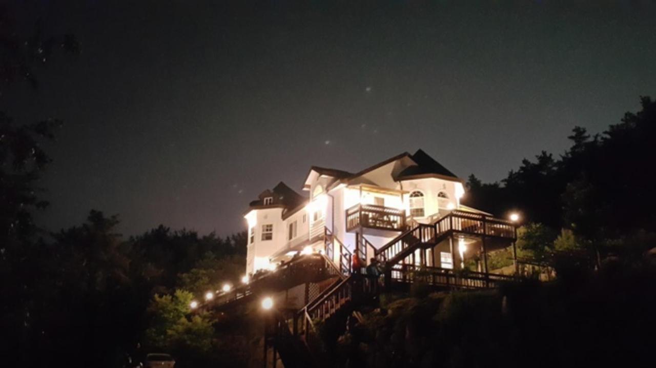 Another World Pension Gyeongju Exterior photo