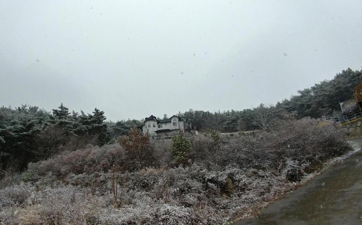 Another World Pension Gyeongju Exterior photo