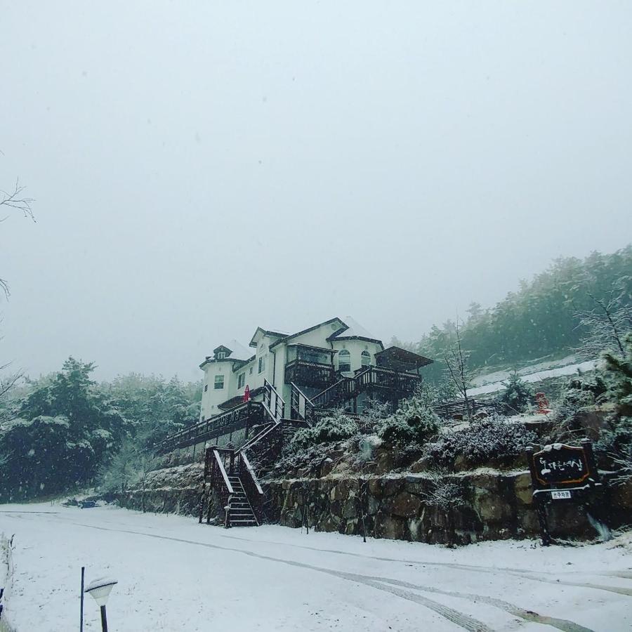 Another World Pension Gyeongju Exterior photo