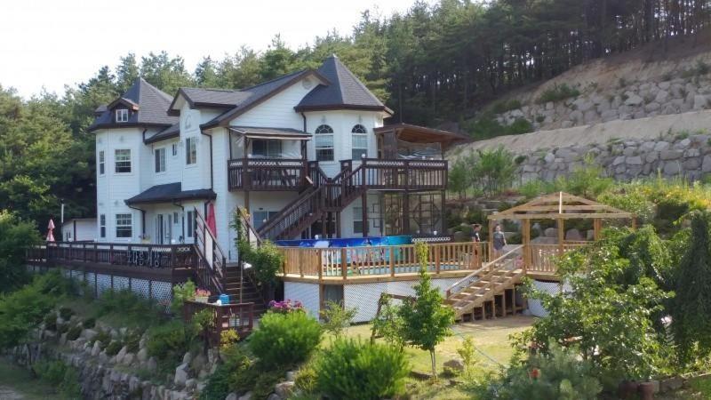 Another World Pension Gyeongju Exterior photo