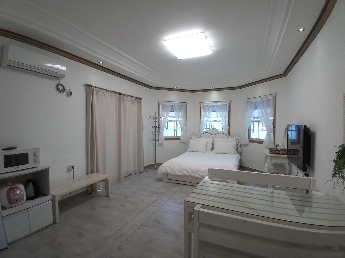 Another World Pension Gyeongju Exterior photo
