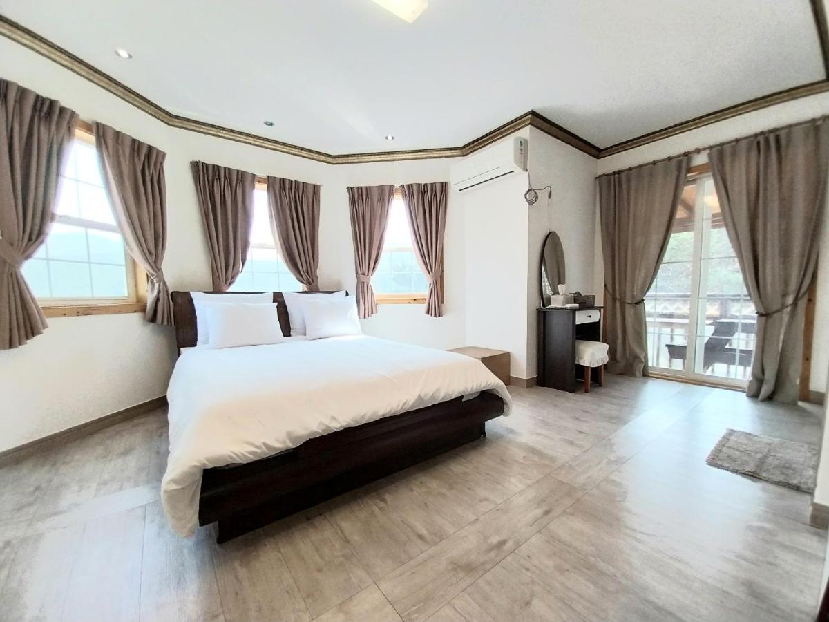 Another World Pension Gyeongju Exterior photo