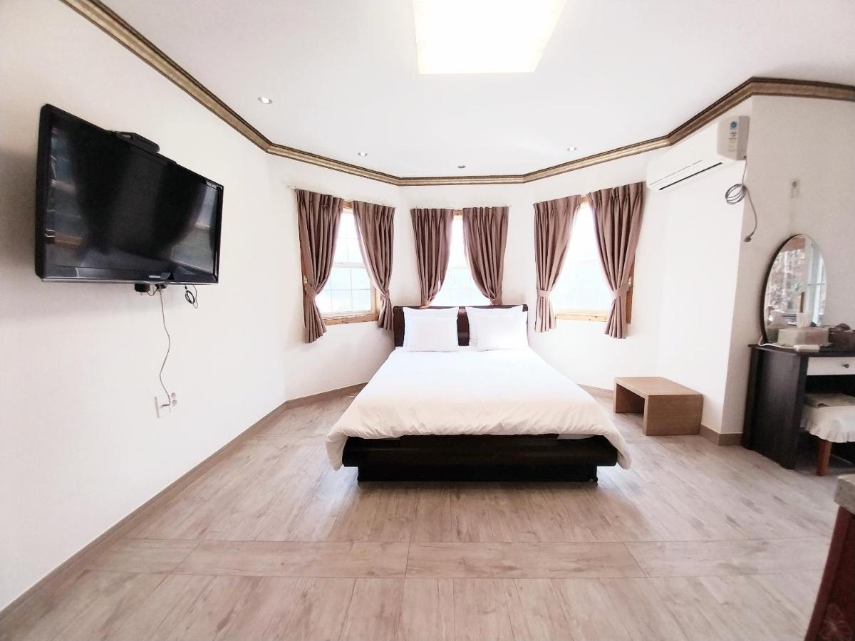 Another World Pension Gyeongju Exterior photo